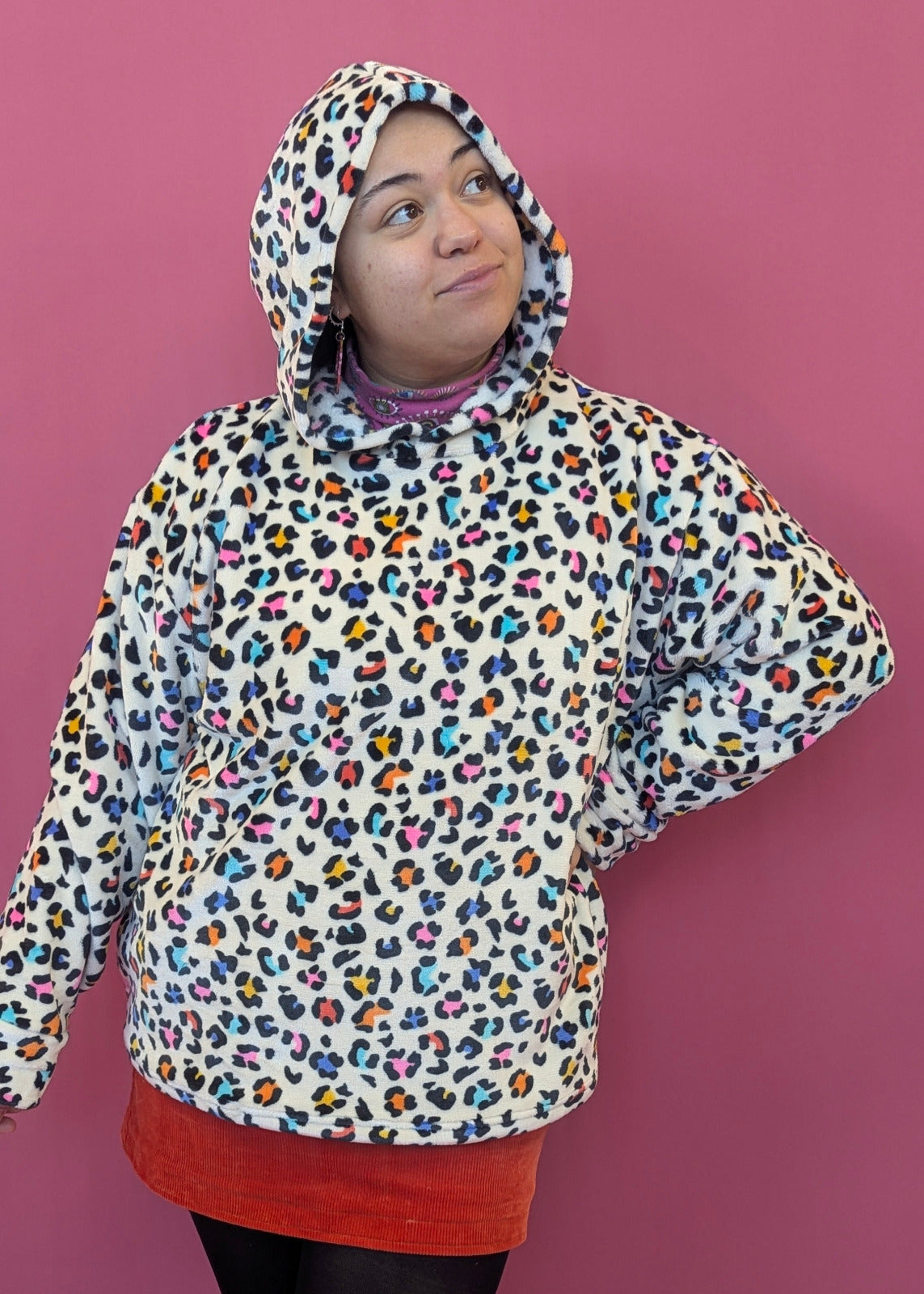 Hooded Pullover in White Leopard