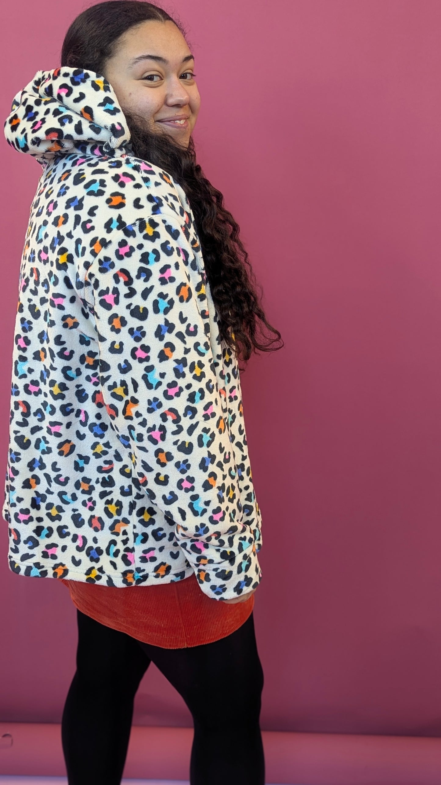 Hooded Pullover in White Leopard