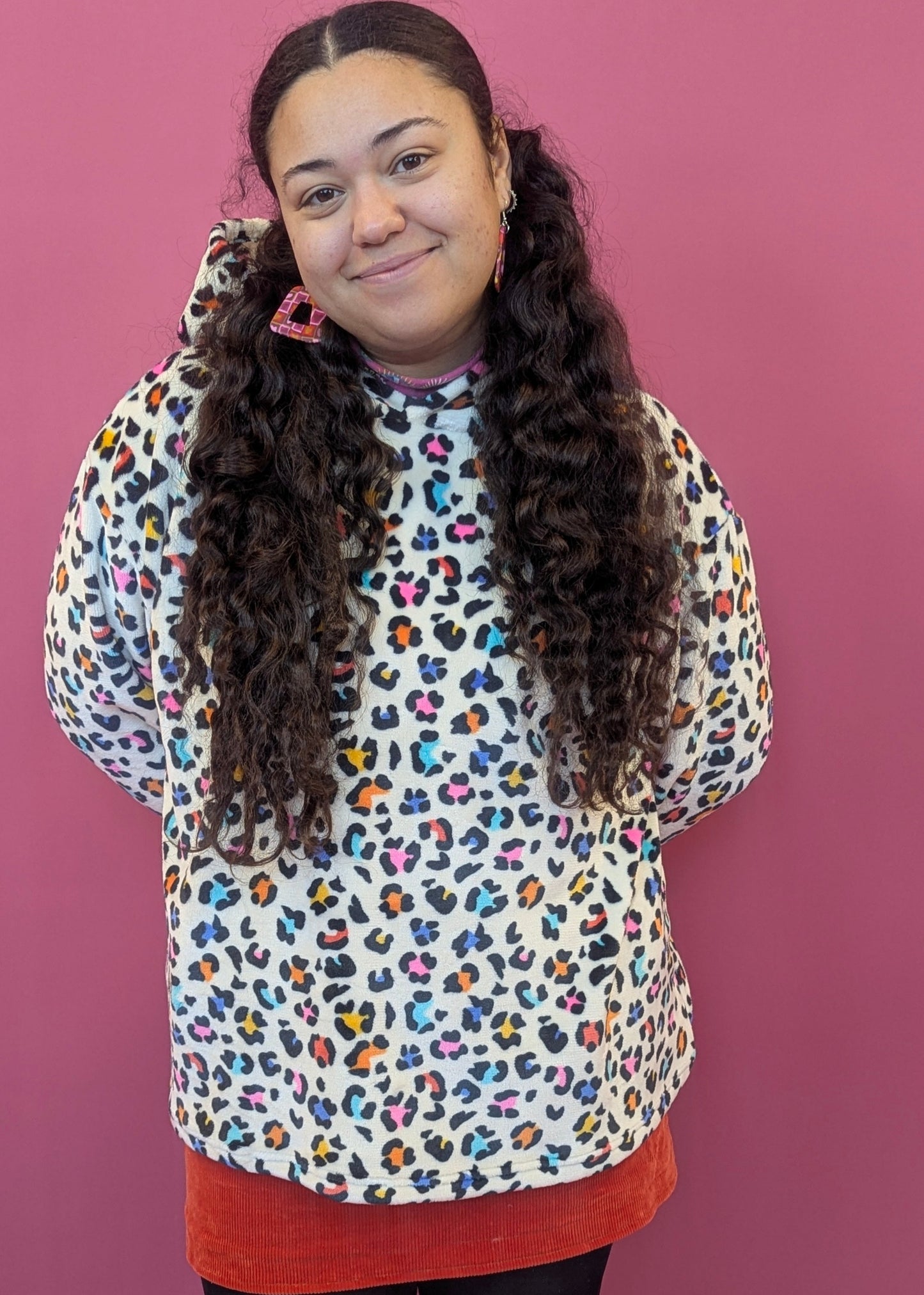 Hooded Pullover in White Leopard